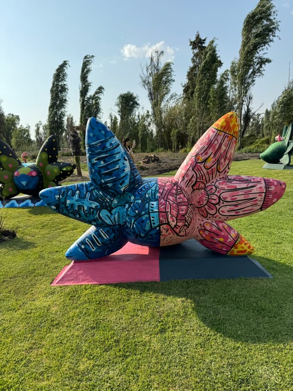Two sculptures side by side in blue and pink