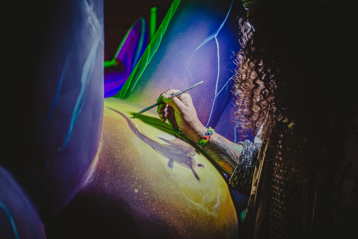A close view of an artist painting live