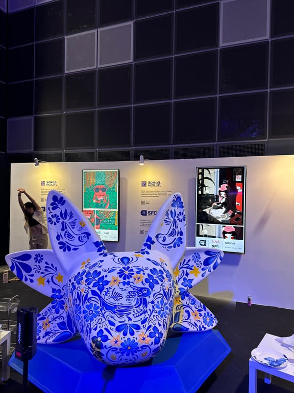 The finished blue-and-white axolotl sculpture on its plinth